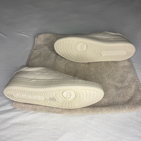 COACH Ivory Clip Low Top Signature Logo Sneaker - Picture 3 of 4